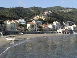 Xtrallusion photo gallery of Italy. Photos, pictures, images and photographs of the Italian Rivieras, the Italian Lakes, the Italian Alps, the Cinque Terre, the Amalfi coast and some of the most beautiful corners of Italy. Plus photos of Italian cities such as Pisa, Milan, Genoa and Rome.